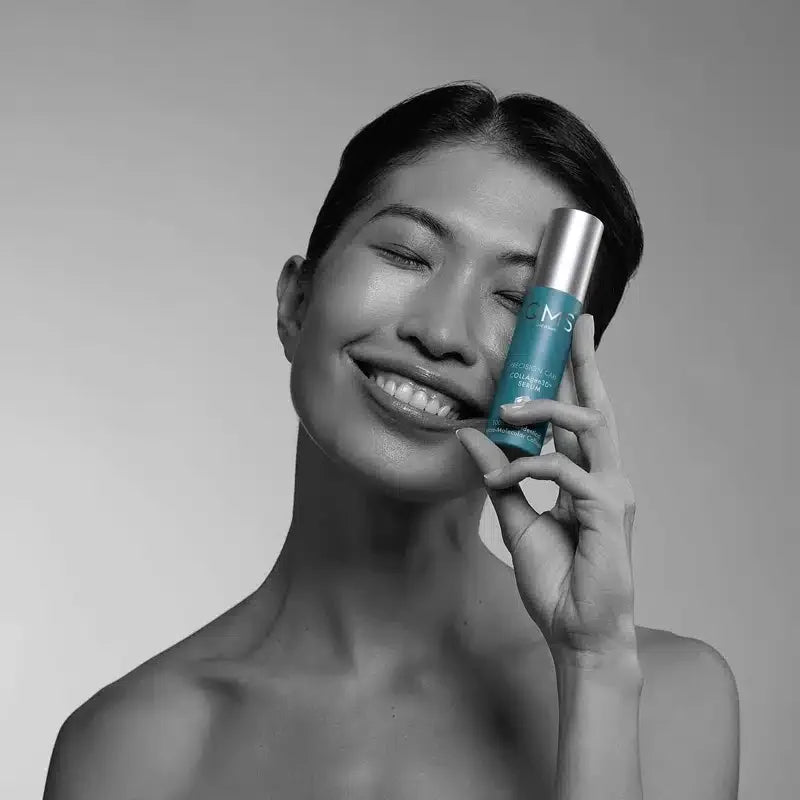 QMS Collagen Serum voor stralende huid, met glimlachende vrouw