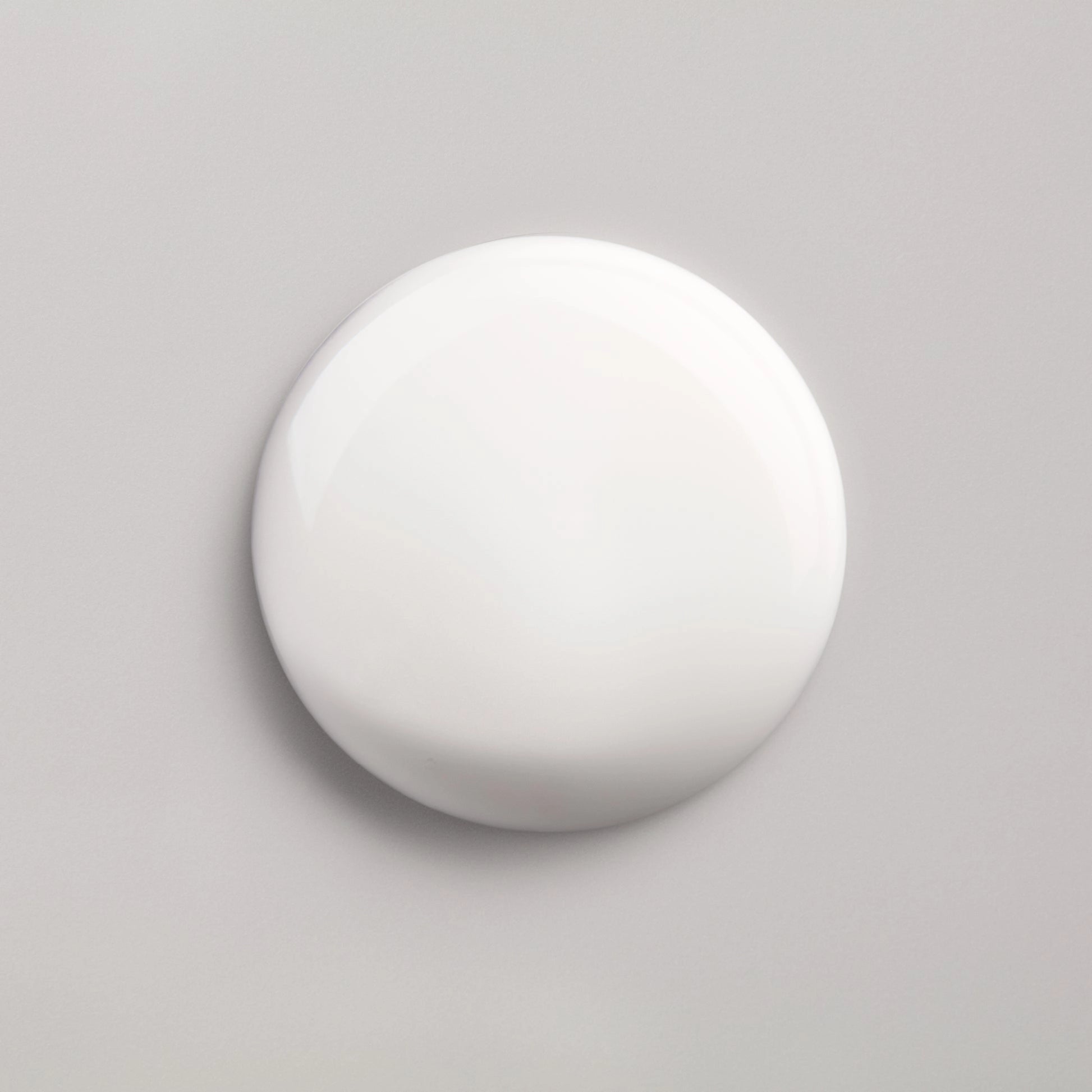 Textuur van QMS ILLUMIntense Serum – lichte, zijdezachte serumformule