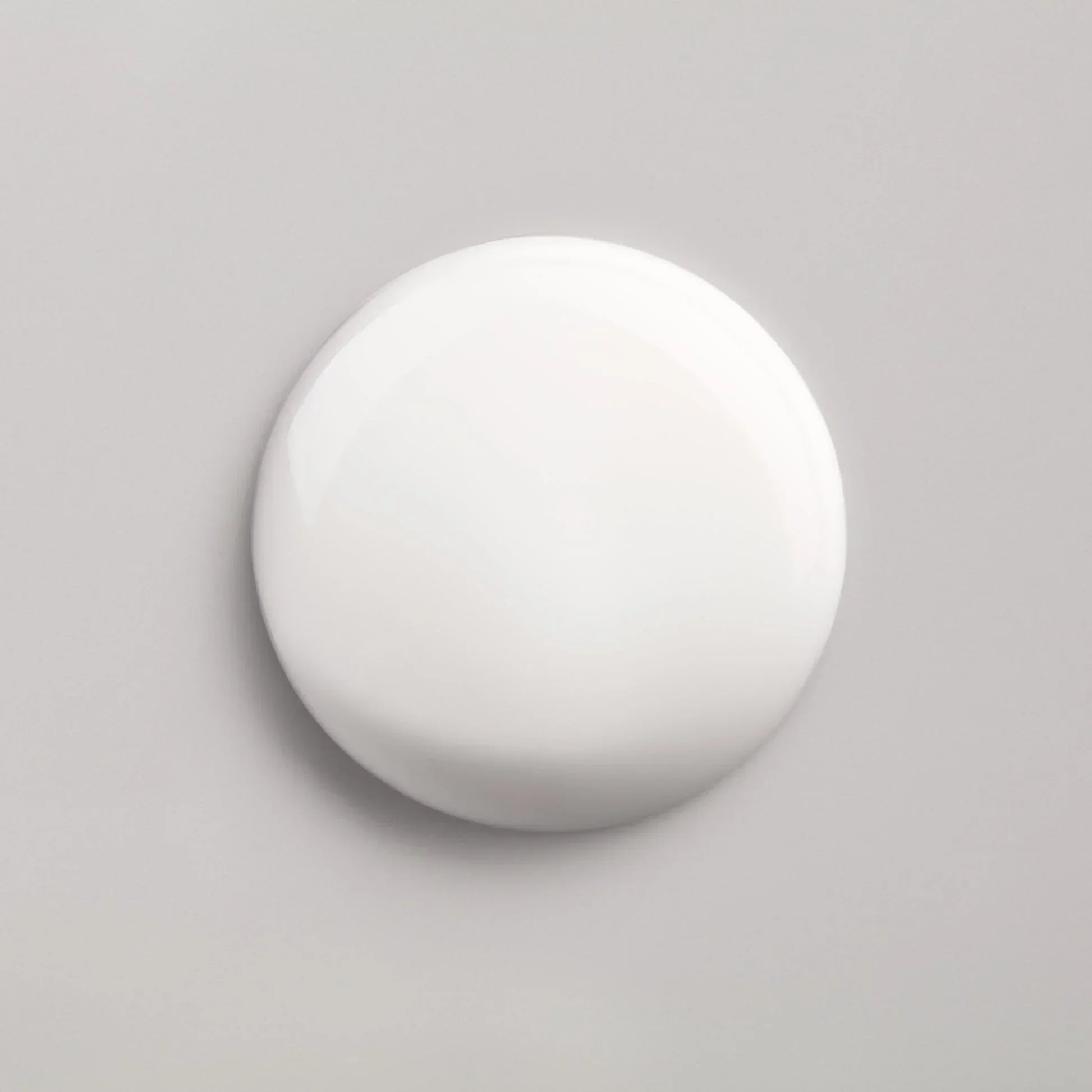 Textuur van QMS ILLUMIntense Serum – lichte, zijdezachte serumformule