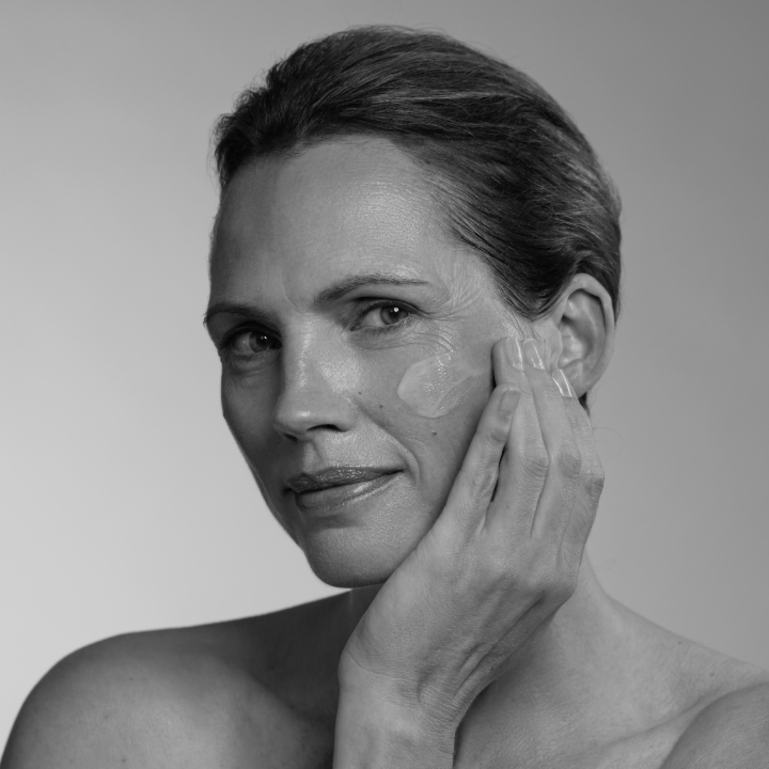 AGE PREVENT Even Skin Serum model