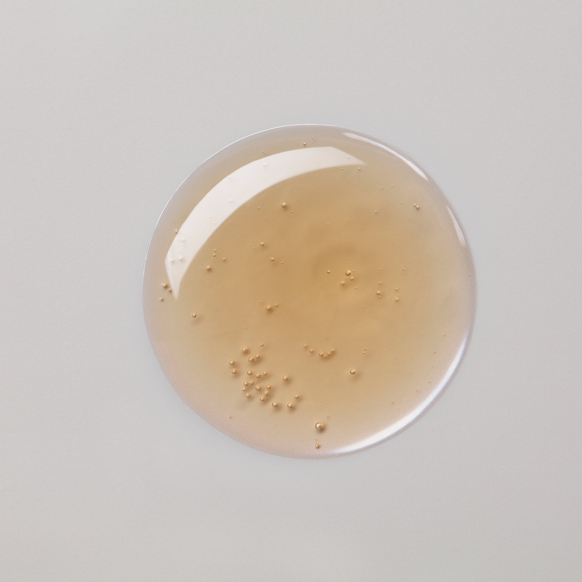 Inhoud van QMS Collagen Night Serum zichtbaar - Qcosmetics.nl