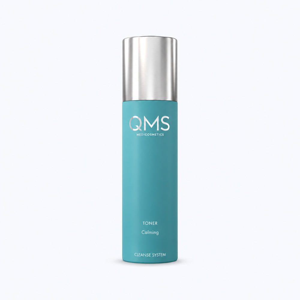 QMS Calming Toner hydrateert en kalmeert de huid na de reiniging. Ondersteunt de huidbarrière en huidbalans. Ontdek bij Qcosmetics.