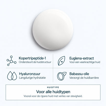 De romige textuur van QMS Density Structure Serum met kopertripeptide-1, euglena-extract, hyaluronzuur en babassu-olie.