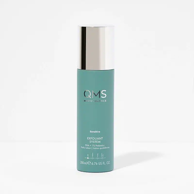 Afbeelding van QMS PHA Daily Lotion Sensitive - een milde exfoliërende lotion voor gevoelige huid, voor een kalme en vernieuwde teint.